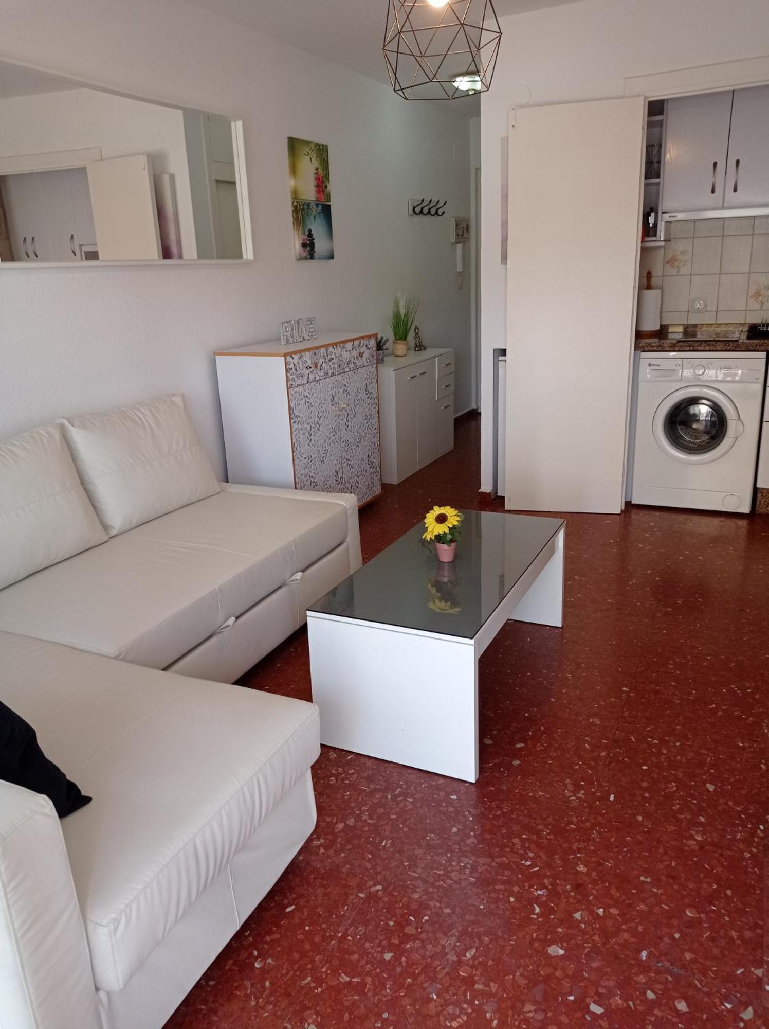 Estudio Caleta De Velez Bilik gambar