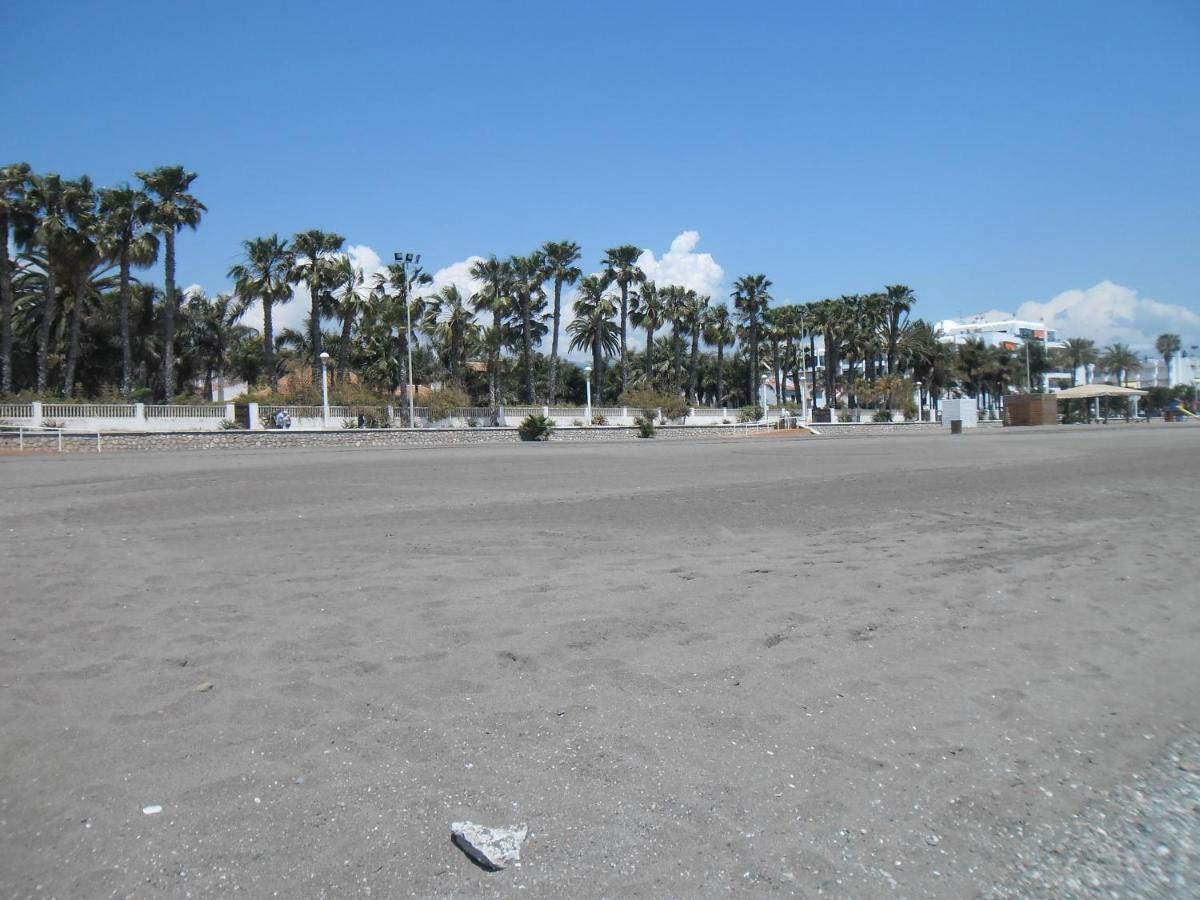Estudio Caleta De Velez Luaran gambar